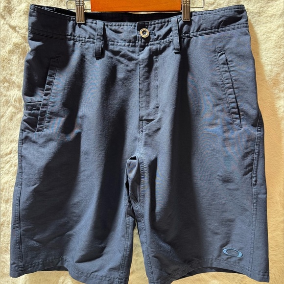 Oakley Blue Performance Shorts Mens Size 34 Bermuda Logo - Picture 1 of 9